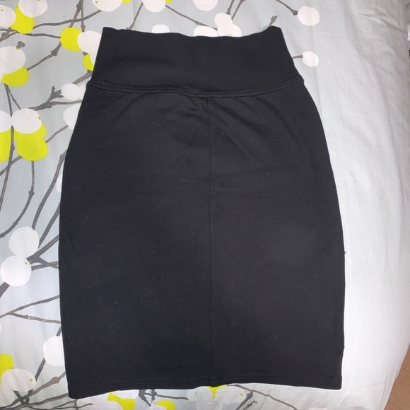 Aritzia Wilfred free, faux leather, high waisted mini skirt - Picture 3 of 5
